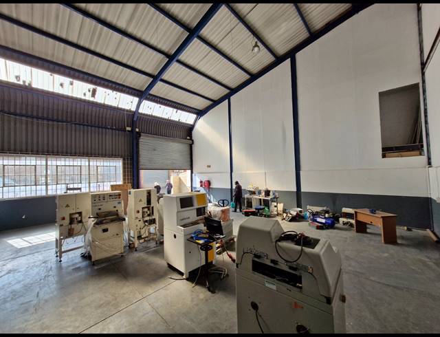 239M² WAREHOUSE TO LET IN JET PARK